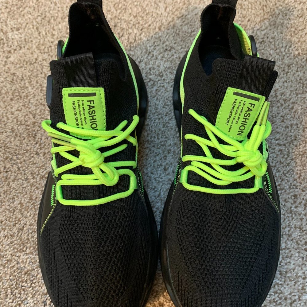 FASHION SPORT ATHLETIC SHOE SIZE 9